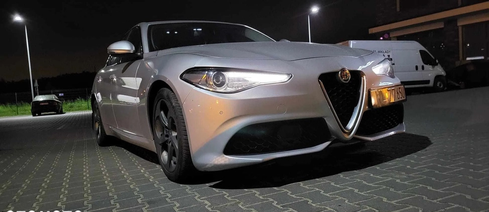 Alfa Romeo Giulia cena 83000 przebieg: 34100, rok produkcji 2017 z Legionowo małe 154